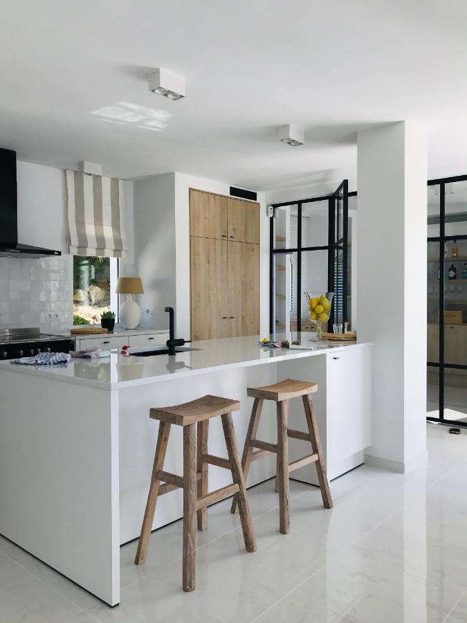 Frontline Villa, Five Star Deluxe El Campello Bagian luar foto