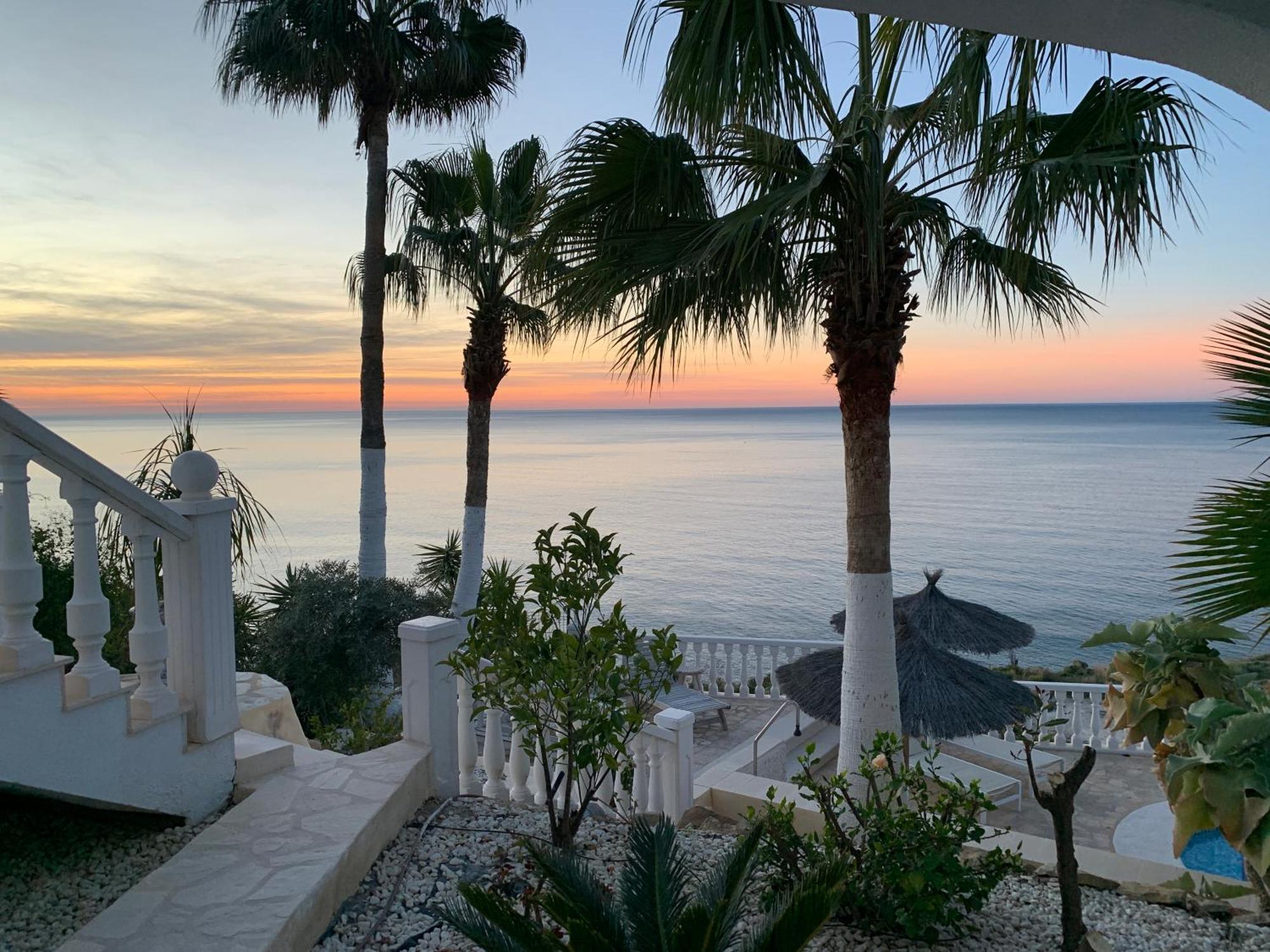 Frontline Villa, Five Star Deluxe El Campello Bagian luar foto