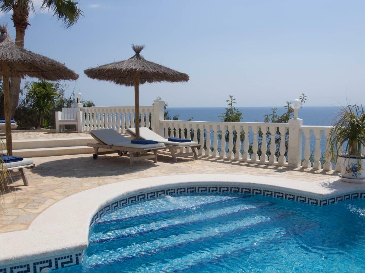 Frontline Villa, Five Star Deluxe El Campello Bagian luar foto
