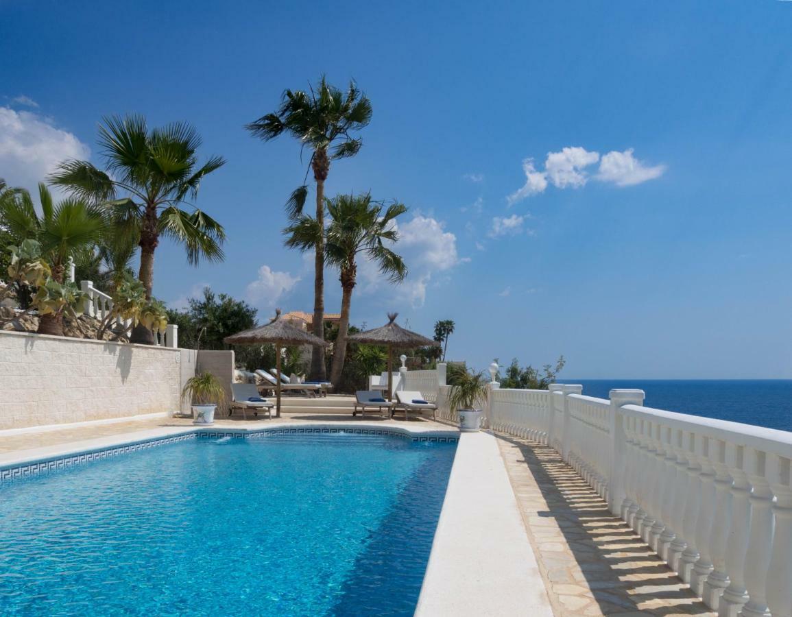 Frontline Villa, Five Star Deluxe El Campello Bagian luar foto