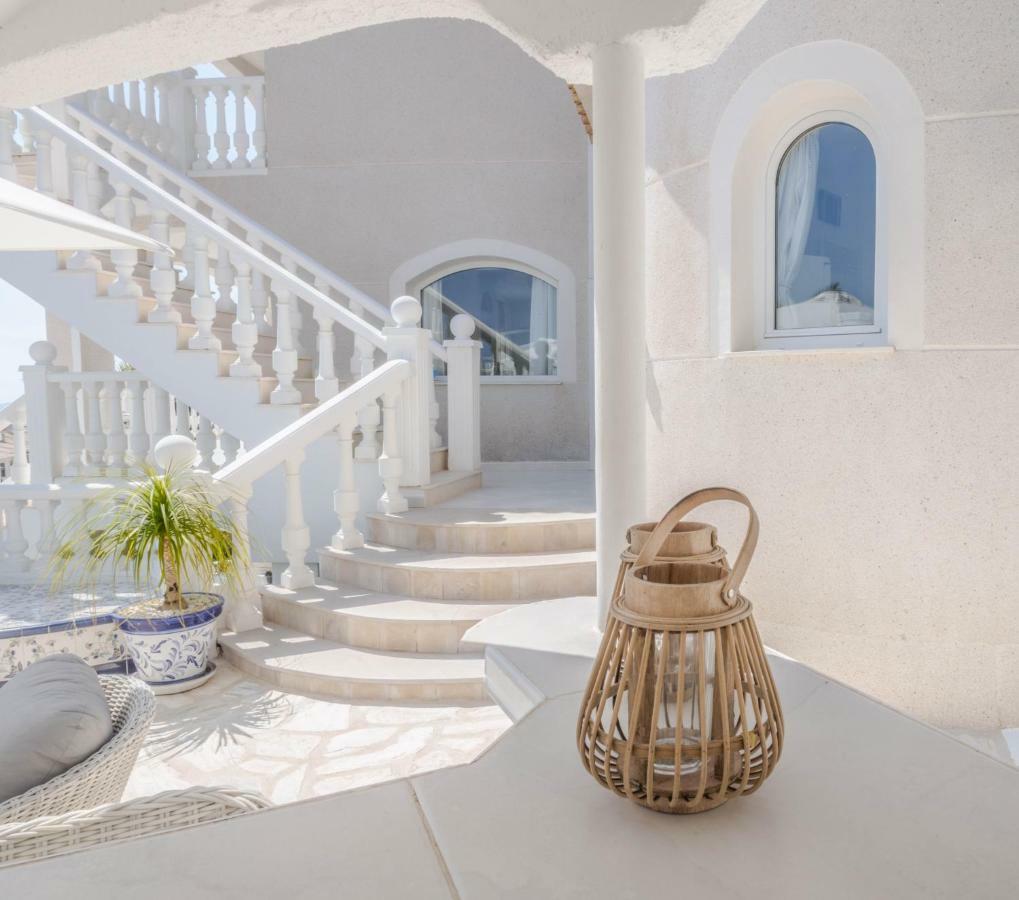 Frontline Villa, Five Star Deluxe El Campello Bagian luar foto