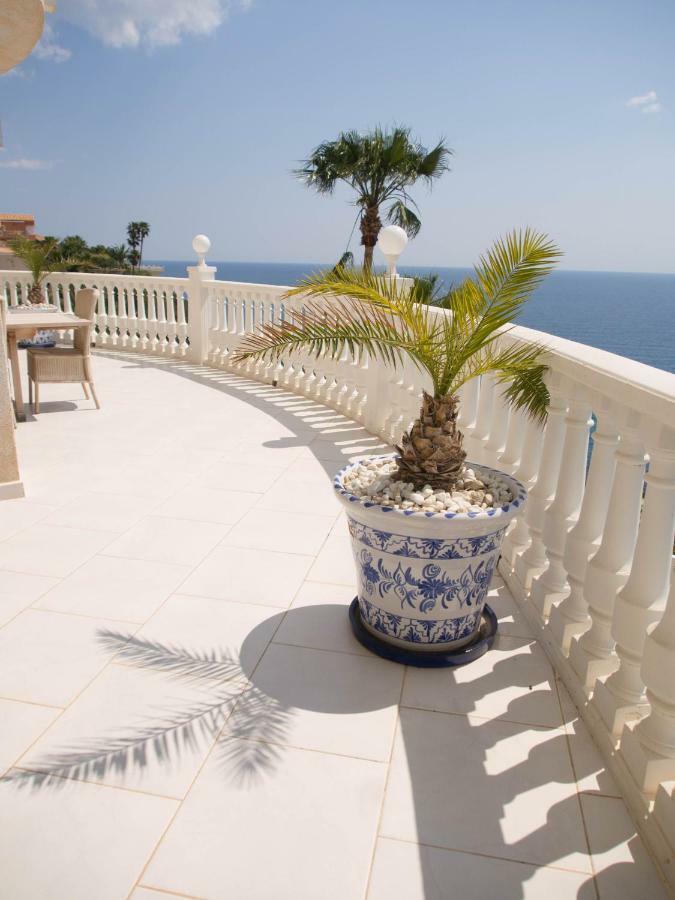 Frontline Villa, Five Star Deluxe El Campello Bagian luar foto